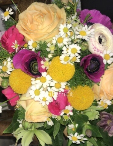 Bouquet con fiori assortiti