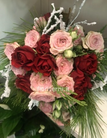 Bouquet di rose colori assortiti.
